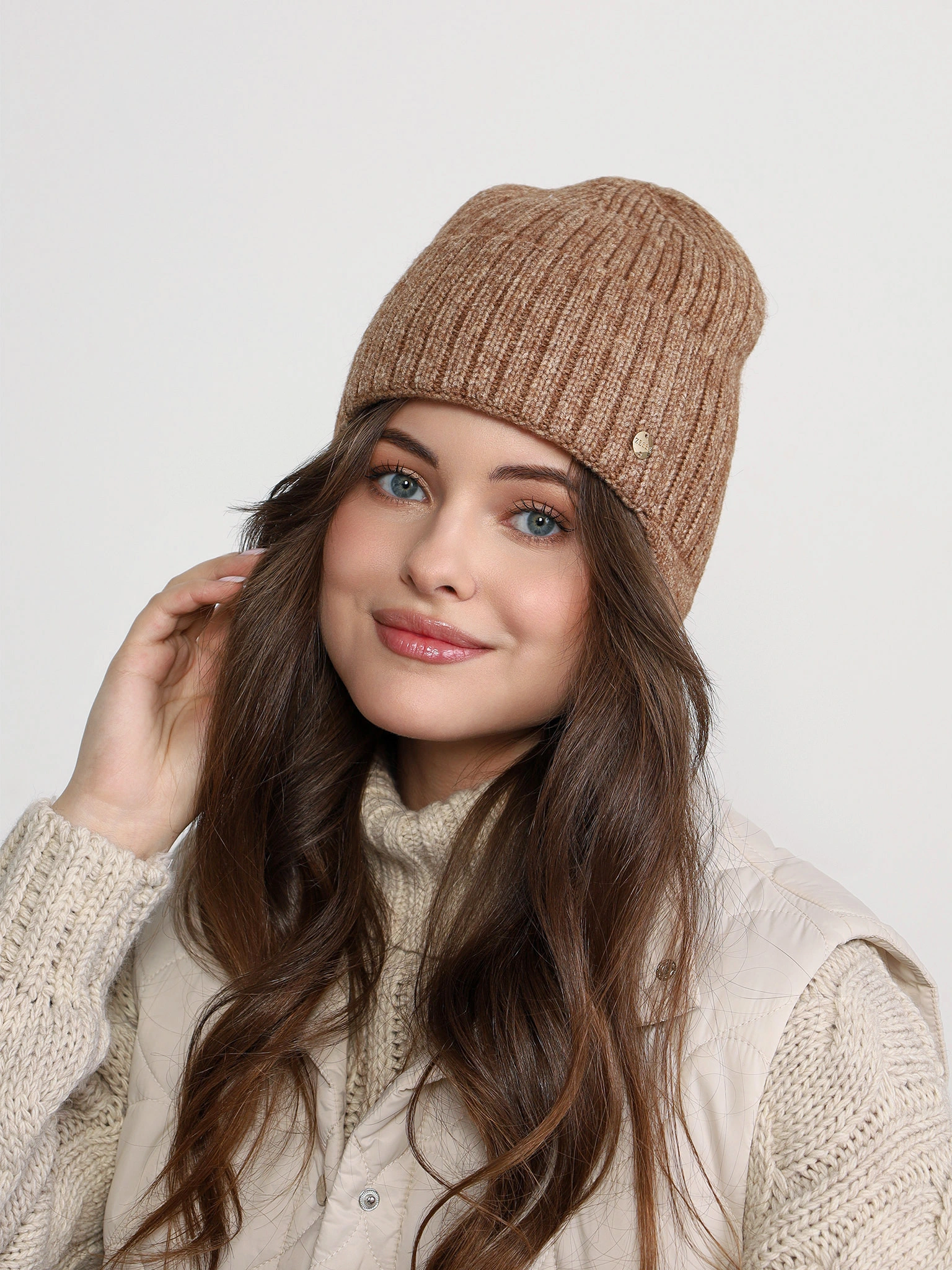 Шапка-ушанка из шерсти с акрилом с отворотом в ассортименте